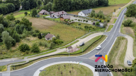 Atrakcyjna działka budowlana z usługami Łaz